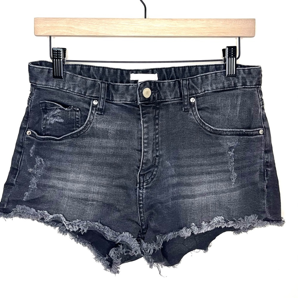 H&M Black‎ High Waisted Slightly Distressed Raw Hem Shorts | Size 8